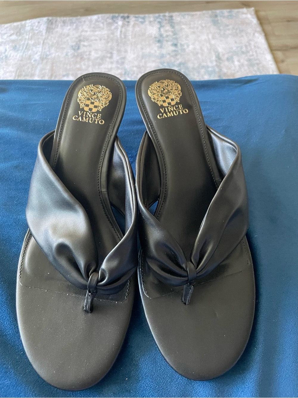 Vince Camuto Black Twisted Toe-Post Slide Sandals